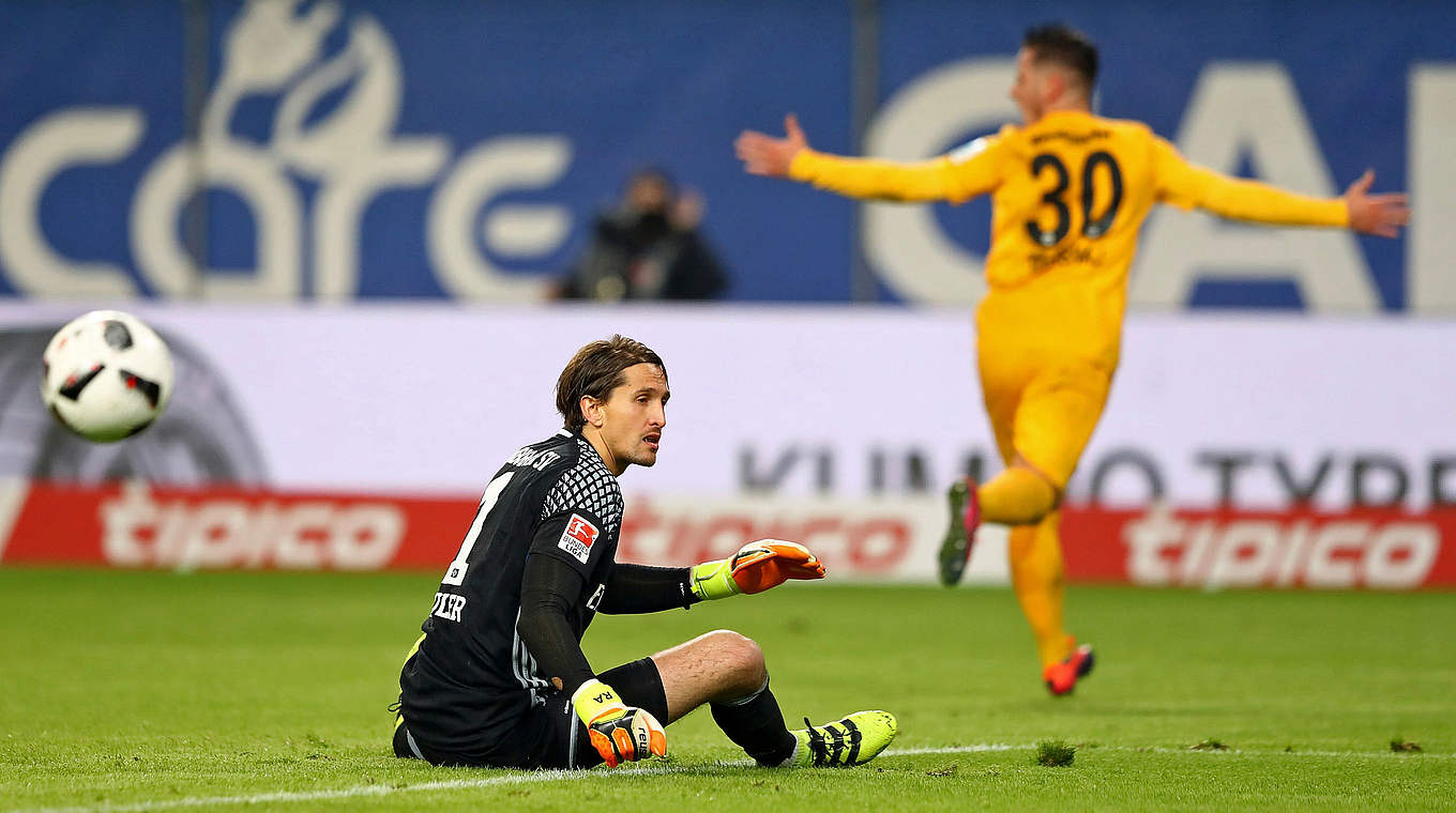 Machtlos bei den Gegentoren: HSV-Torhüter René Adler © 2016 Getty Images