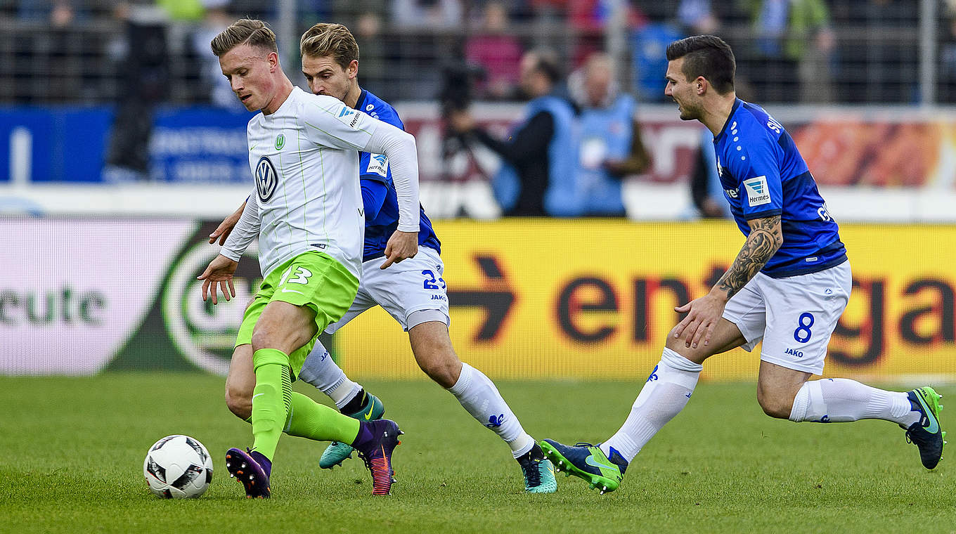 10-man Wolfsburg were beaten 3-1 in Darmstadt.  © 2016 Getty Images