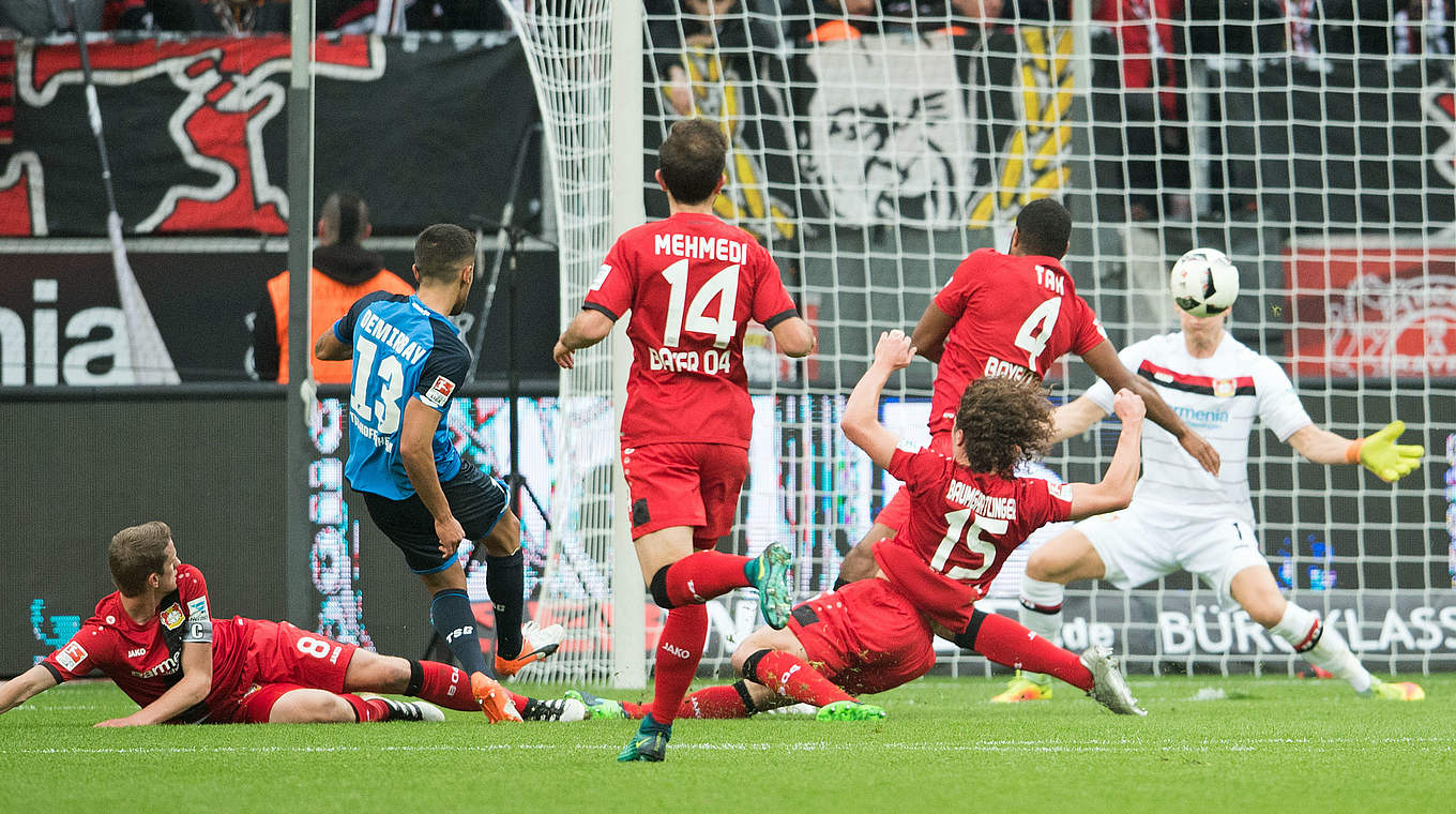 Erster Streich für Hoffenheim: Kerem Demirbay (2.v.l.) trifft zum 1:0 in Leverkusen © 2016 Getty Images