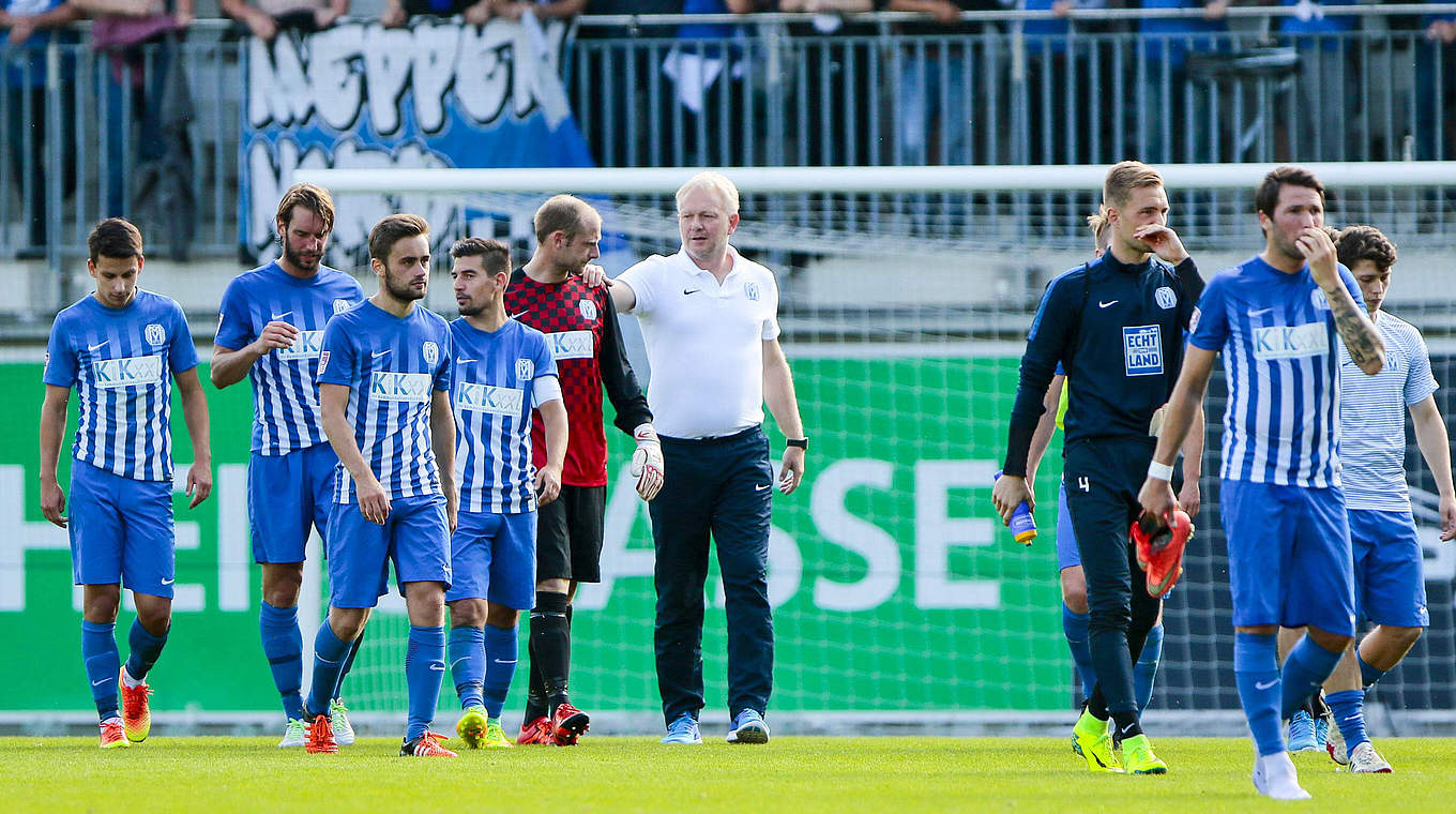 Enttäuschte Gesichter: Nord-Spitzenreiter Meppen unterliegt Oldenburg 0:1 © imago/foto2press