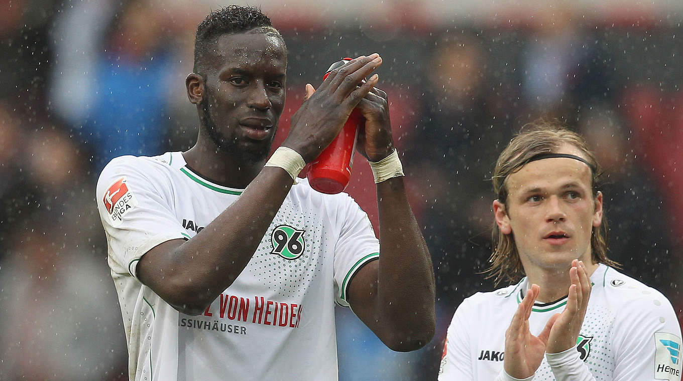 Hannover gewinnt das Tauziehen um Sané (l.): der Senegalese verlängert bis 2018 © 2016 Getty Images