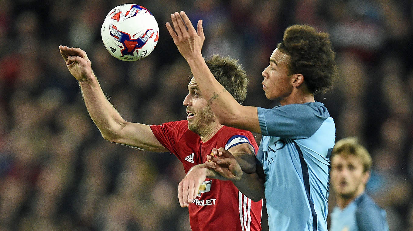 Niederlage im Ligapokal: Leroy Sané (r.) und Manchester City im Stadtduell © AFP/Getty Images