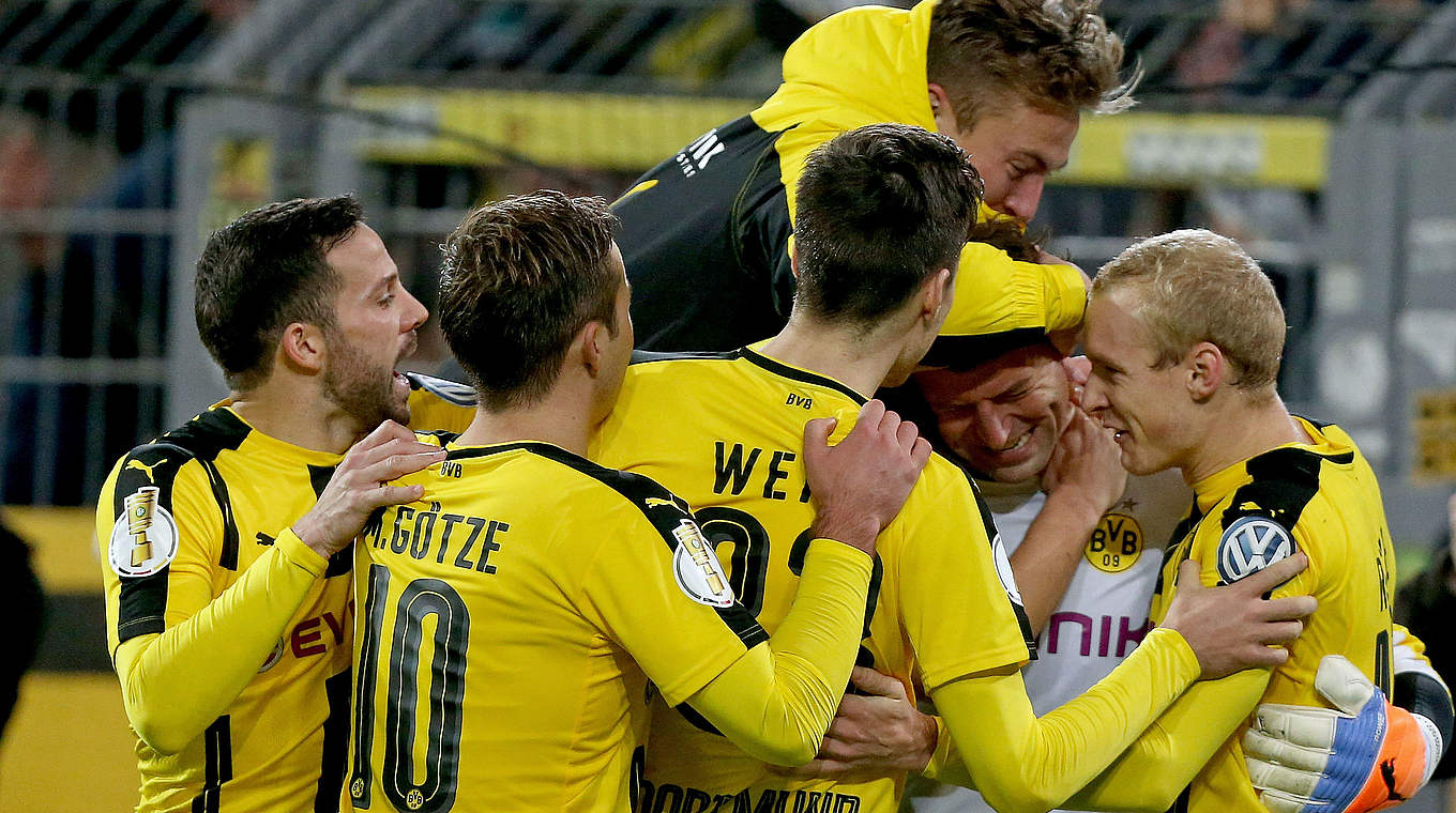 Weidenfeller (2.v.r.): "Wir sind froh, dass wir es gemeinsam sehr gut gemeistert haben" © 2016 Getty Images