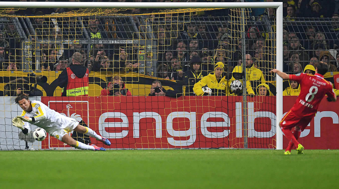 "Ich bin nicht unbedingt ein Elfmeterkiller": BVB-Torwart Weidenfeller pariert zweimal © AFP/GettyImages