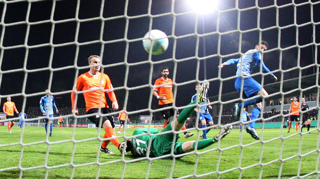 Das Tor zum Achtelfinale: Viertligist FC-Astoria Walldorf mischt im DFB-Pokal weiter mit © imago/Thomas Frey