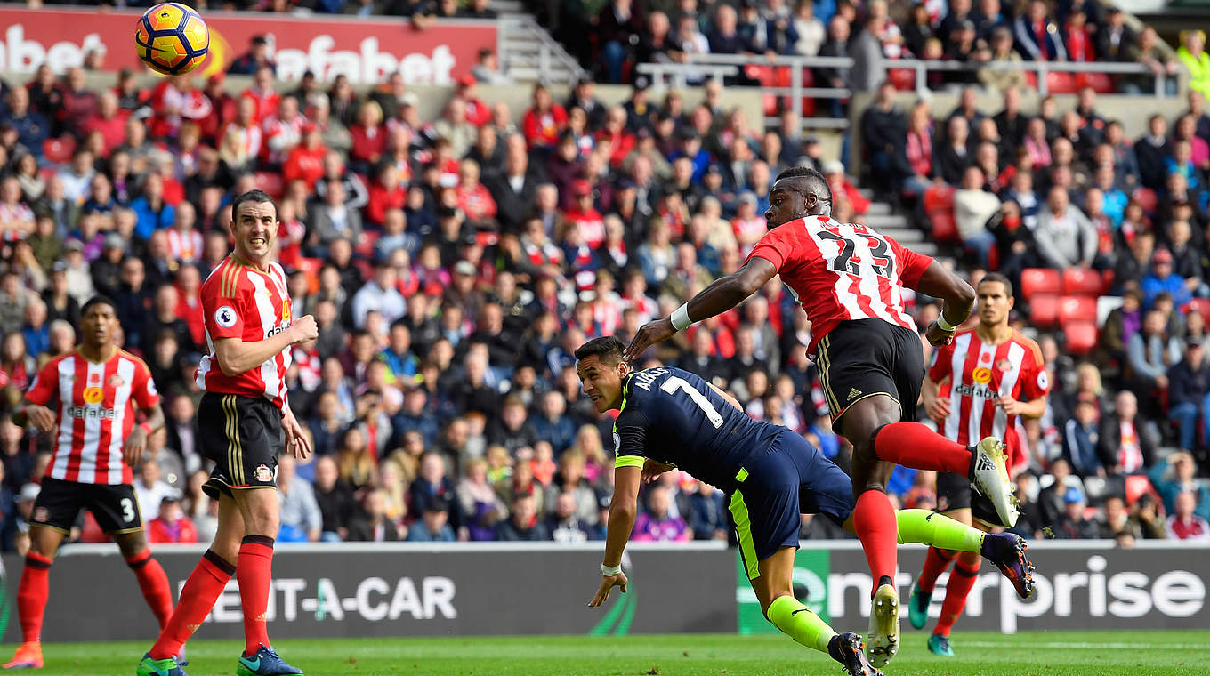 Alexis Sanchez gives Arsenal the lead early in the first half. © Getty Images