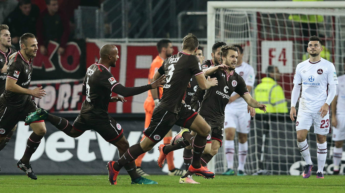 Traumstart für St. Pauli: Christopher Buchtmann schießt die Hamburger in Führung © 2016 Getty Images