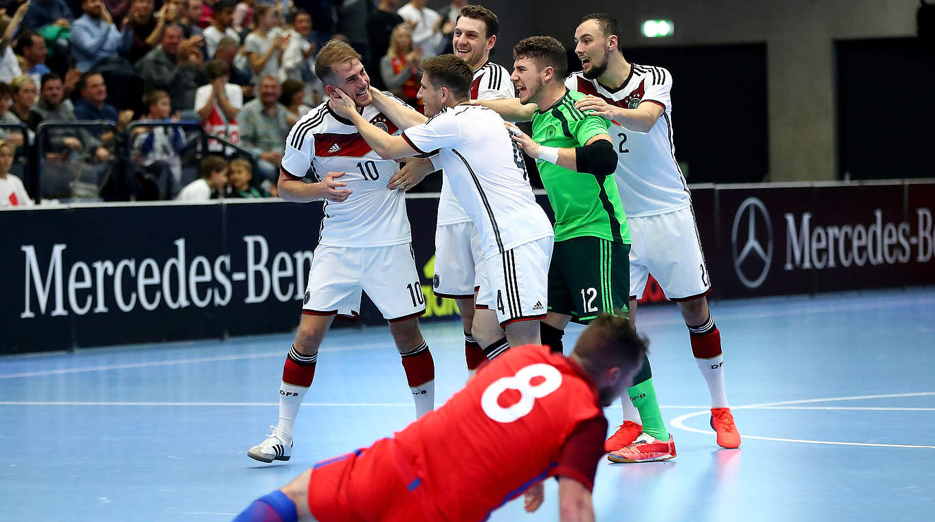 "Wir haben uns sehr gut verkauft": Paul Schomann über die ersten DFB-Futsalauftritte © 2016 Getty Images
