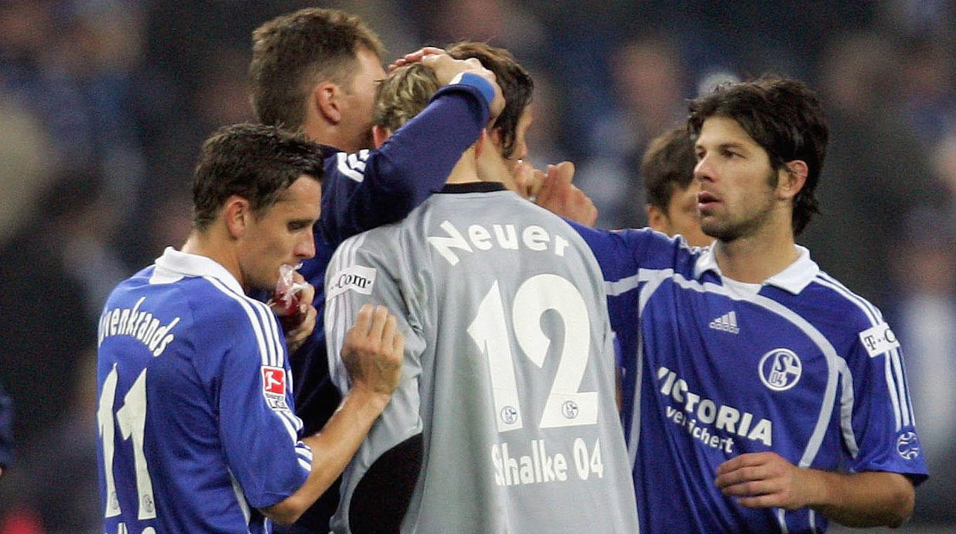 Debüt im alten Trikot: Manuel Neuer absolviert sein erstes Bundesliga-Spiel für Schalke 04 © 2006 Getty Images