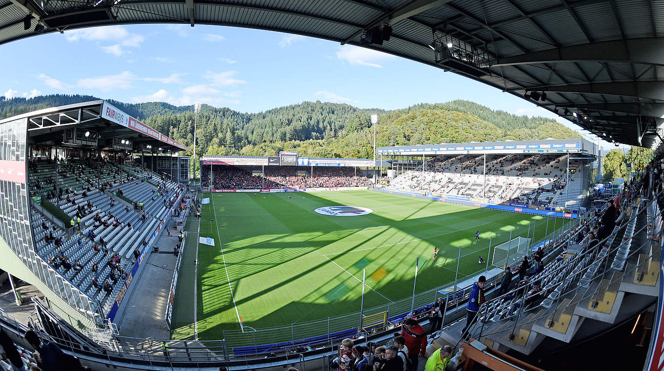 Austragungsort des Bundesliga-Auftakts 2017: das Schwarzwald-Stadion in Freiburg © 2015 Getty Images