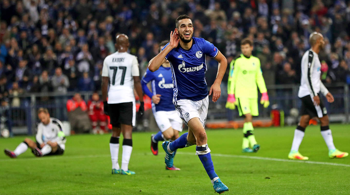 Nabil Bentaleb gives Schalke a two goal cushion.  © 2016 Getty Images