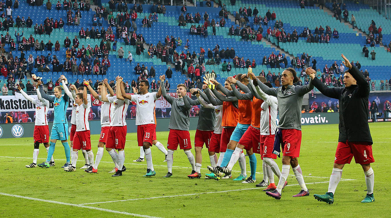 Die nächste Bestmarke ist zum Greifen nah: Aufsteiger RB Leipzig © 2016 Getty Images