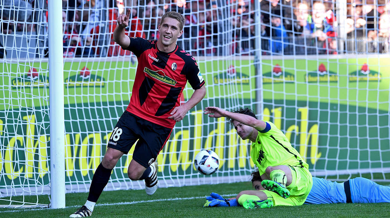 Will Freiburg zum nächsten Heimsieg schießen: Freiburgs Torjäger Nils Petersen © 2016 Getty Images