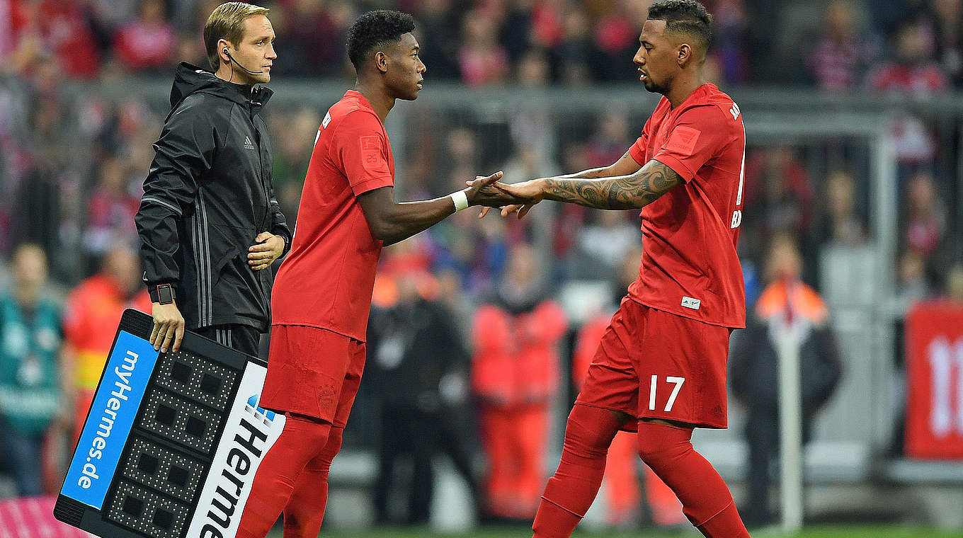 Auswechslung in der Bundesliga: Im Hoffenheim-Spiel kommt Alaba für Boateng (r.) © 2016 Getty Images