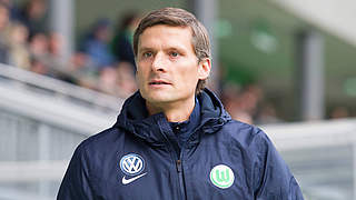 Holt seinen ersten Sieg mit der U 23 des VfL Wolfsburg: Interimstrainer Rüdiger Ziehl © imago/Manngold