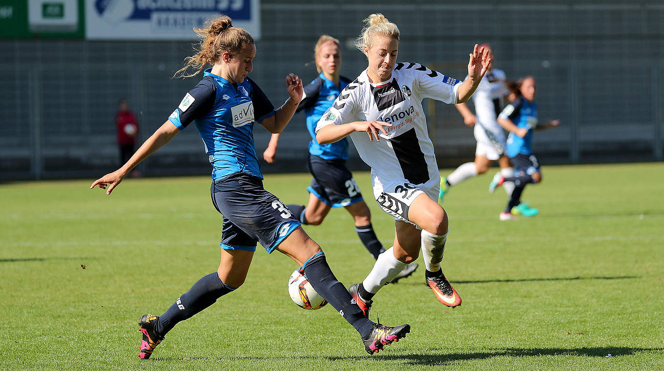 Seit Saisonbeginn beim SC Freiburg: Carolin Simon (r.) ist erstmals im Kreis des A-Teams © Jan Kuppert
