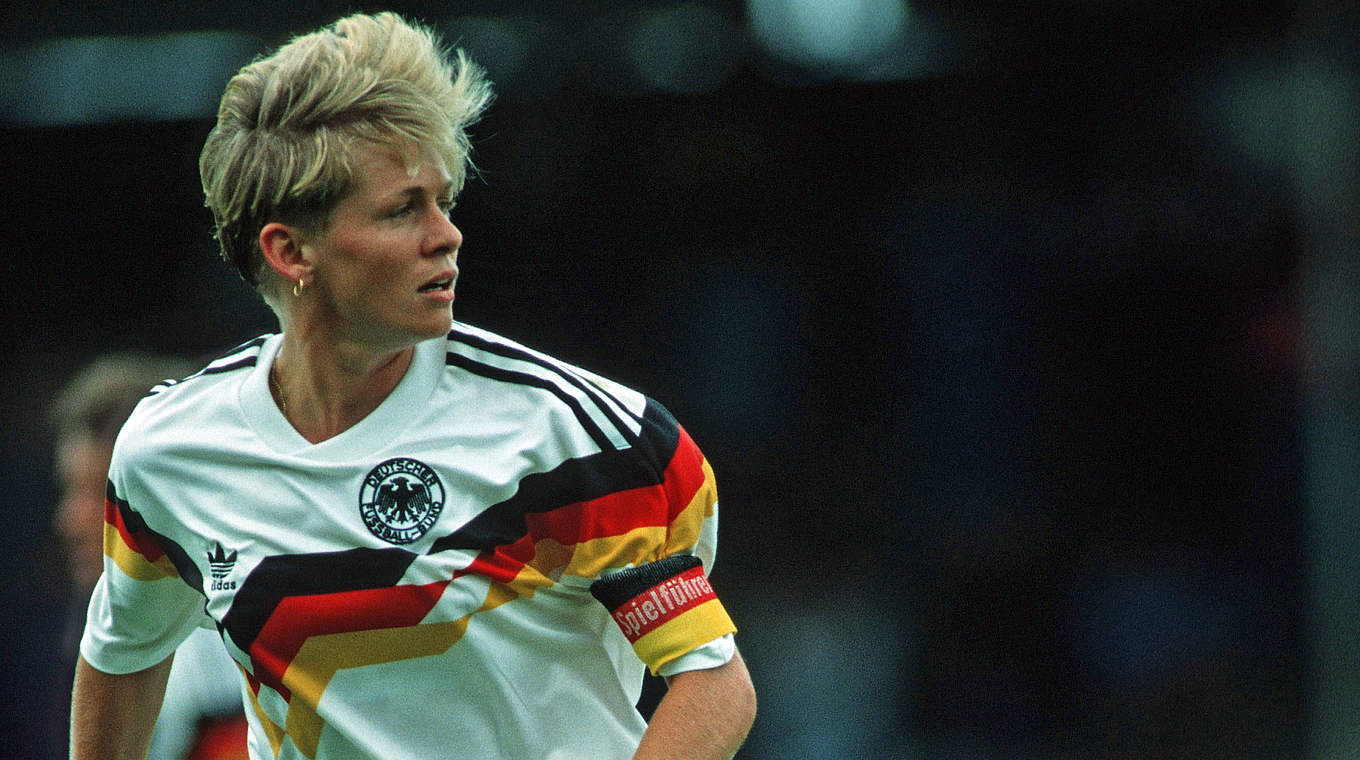 Tor-Premiere: Silvia Neid erzielt 1991 den ersten deutschen WM-Treffer der DFB-Frauen © 1991 Getty Images