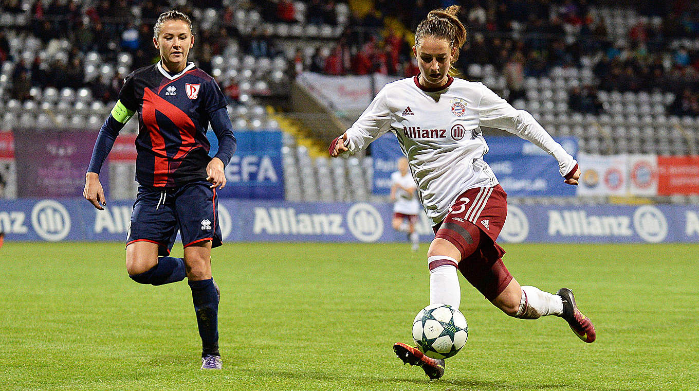 Krönt ihre starke Leistung mit dem Treffer zum 3:0: Nationalspielerin Sara Däbritz (r.) © Jan Kuppert