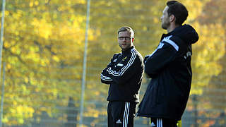 Verfolgerduell: Trainer Adrian Stanik (l.) trifft mit Frankfurt auf den SC Freiburg © imago/Hartenfelser