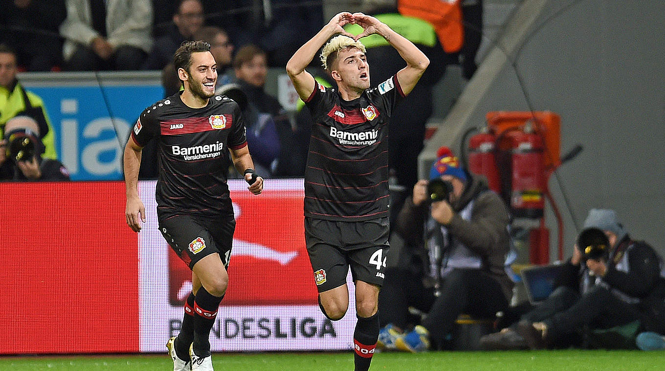 Schießt Bayer nach nur 61 Sekunden in Führung: Kevin Kampl (r.) © 2016 Getty Images