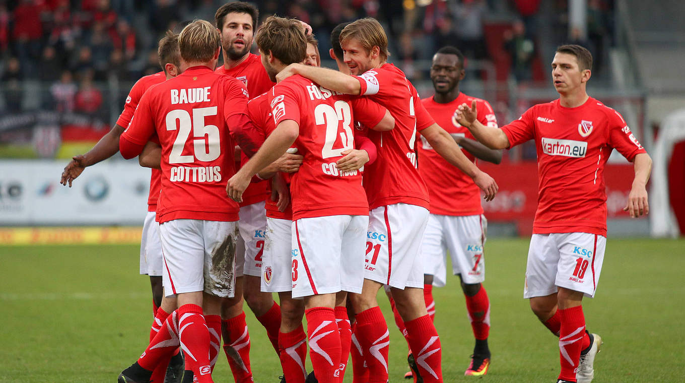 Jubel nach einem souveränen 3:0 gegen Babelsberg: FC Energie Cottbus © imago/Steffen Beyer