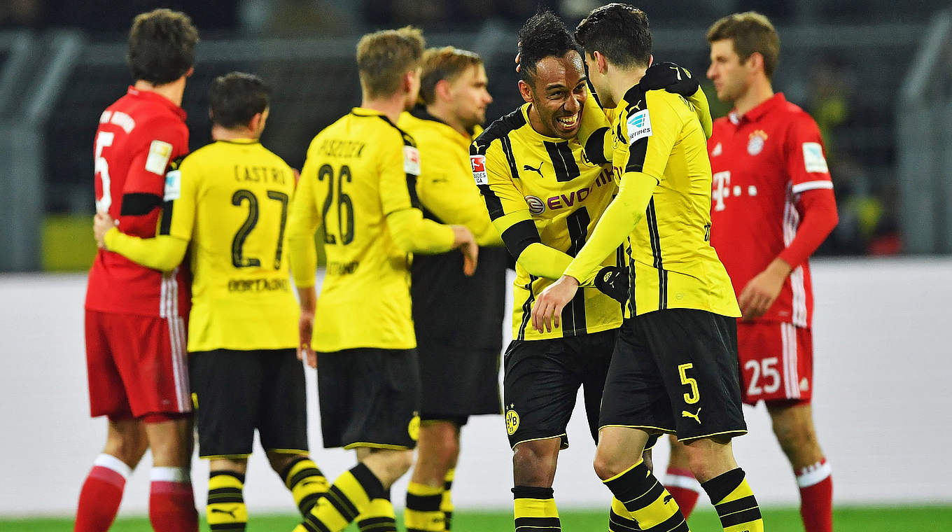 Freude beim BVB: Dortmunds Matchwinner Aubameyang mit Marc Bartra © 2016 Getty Images