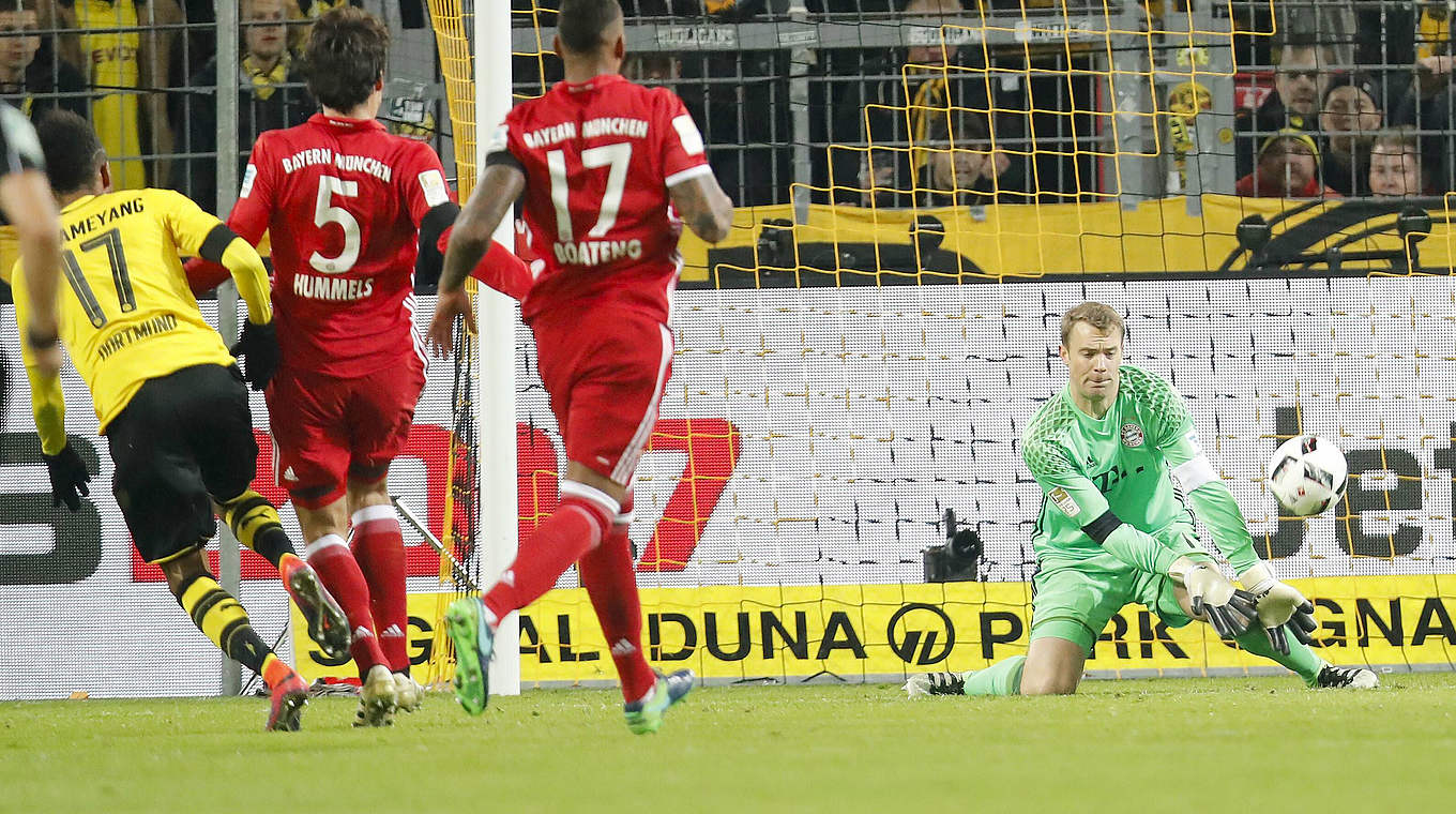 Neuer made an important save from Aubameyang in the second half to keep Bayern within just one goal. © Getty Images