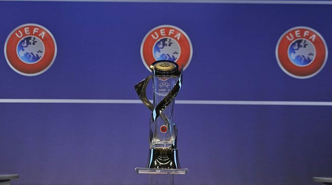 Das Objekt der Begierde: Der EM-Pokal der U 21-Männer wird 2017 in Pokal vergeben © Getty Images for UEFA
