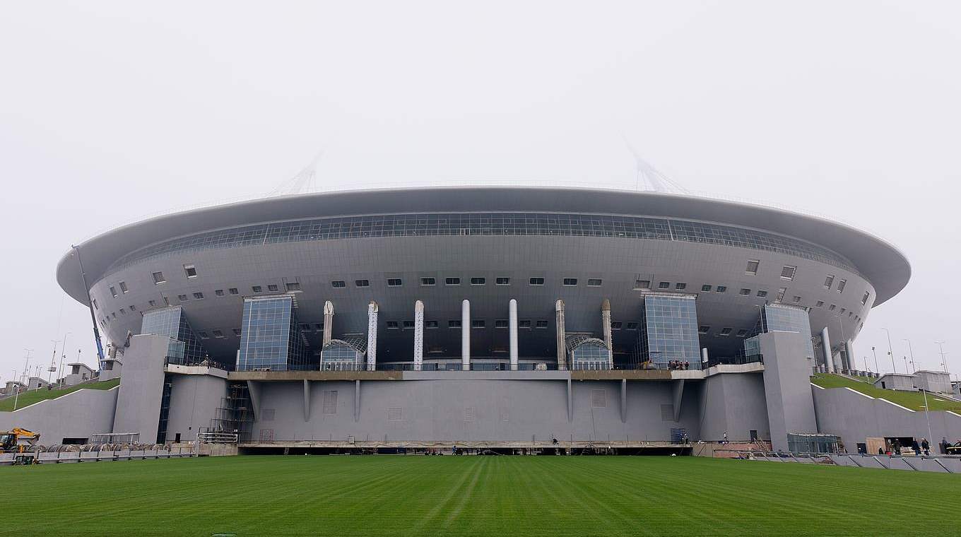 Noch Baustelle, bald Finalspielort: Das Krestowskij-Stadion von St. Petersburg © 2016 Getty Images