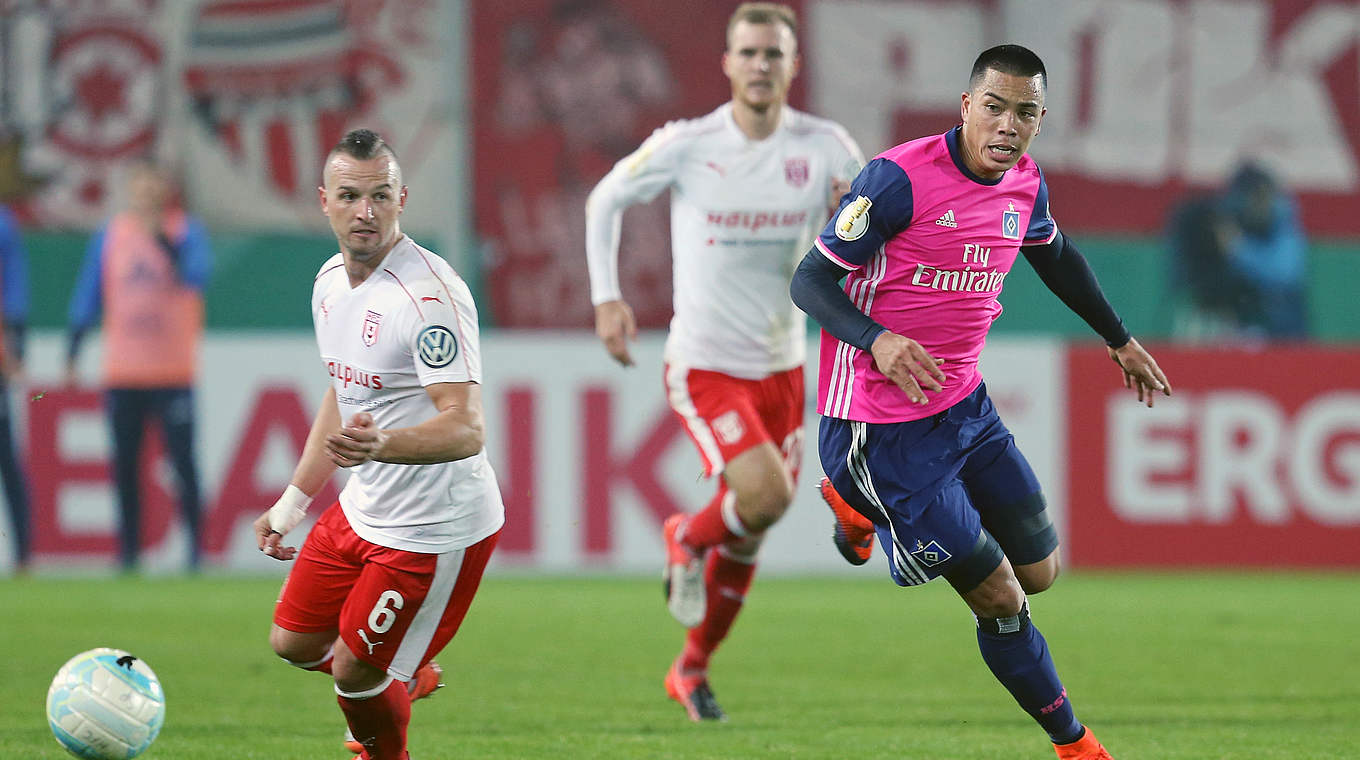 Toni Lindenhahn (l.) trauert nicht: "Vielleicht wäre ich in 2. Bundesliga durchgestartet" © 2016 Getty Images