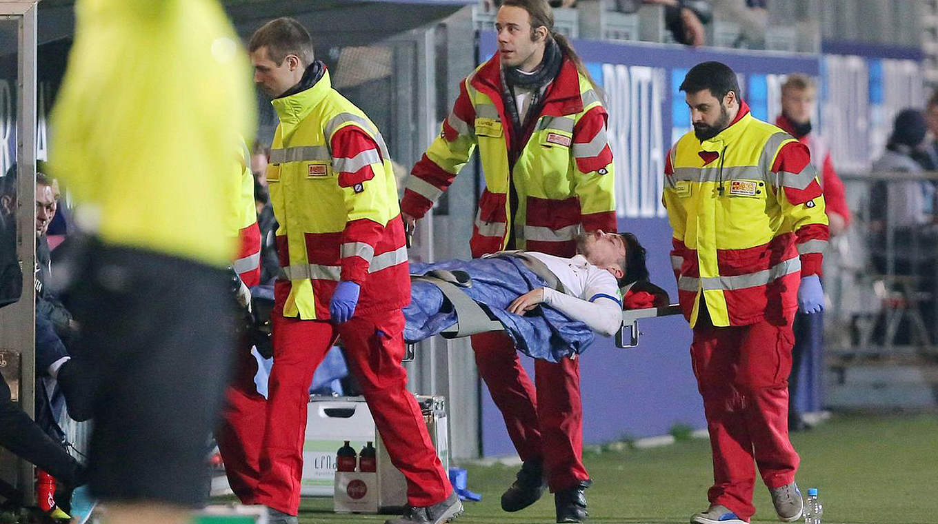 Beim Gastspiel gegen Wehen Wiesbaden schwer verletzt: der Rostocker Erdmann © imago/Eibner