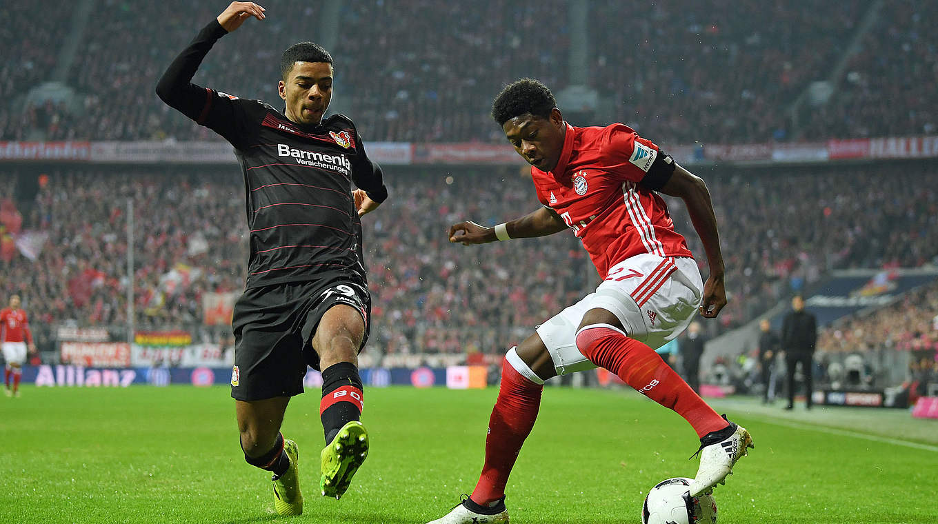 Im Duell: Benjamin Henrichs (l.) gegen David Alaba © 2016 Getty Images