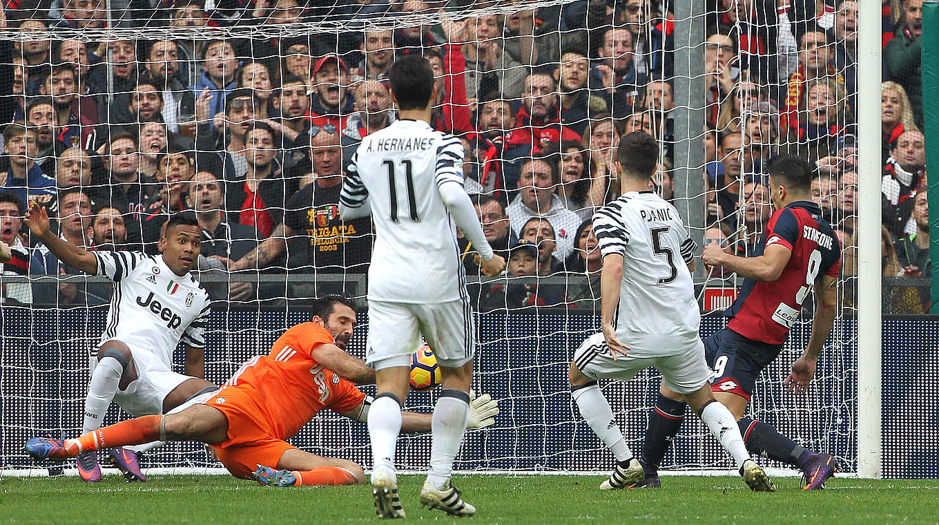 Giovanni Simeone got the first goal for the hosts © 2016 Getty Images