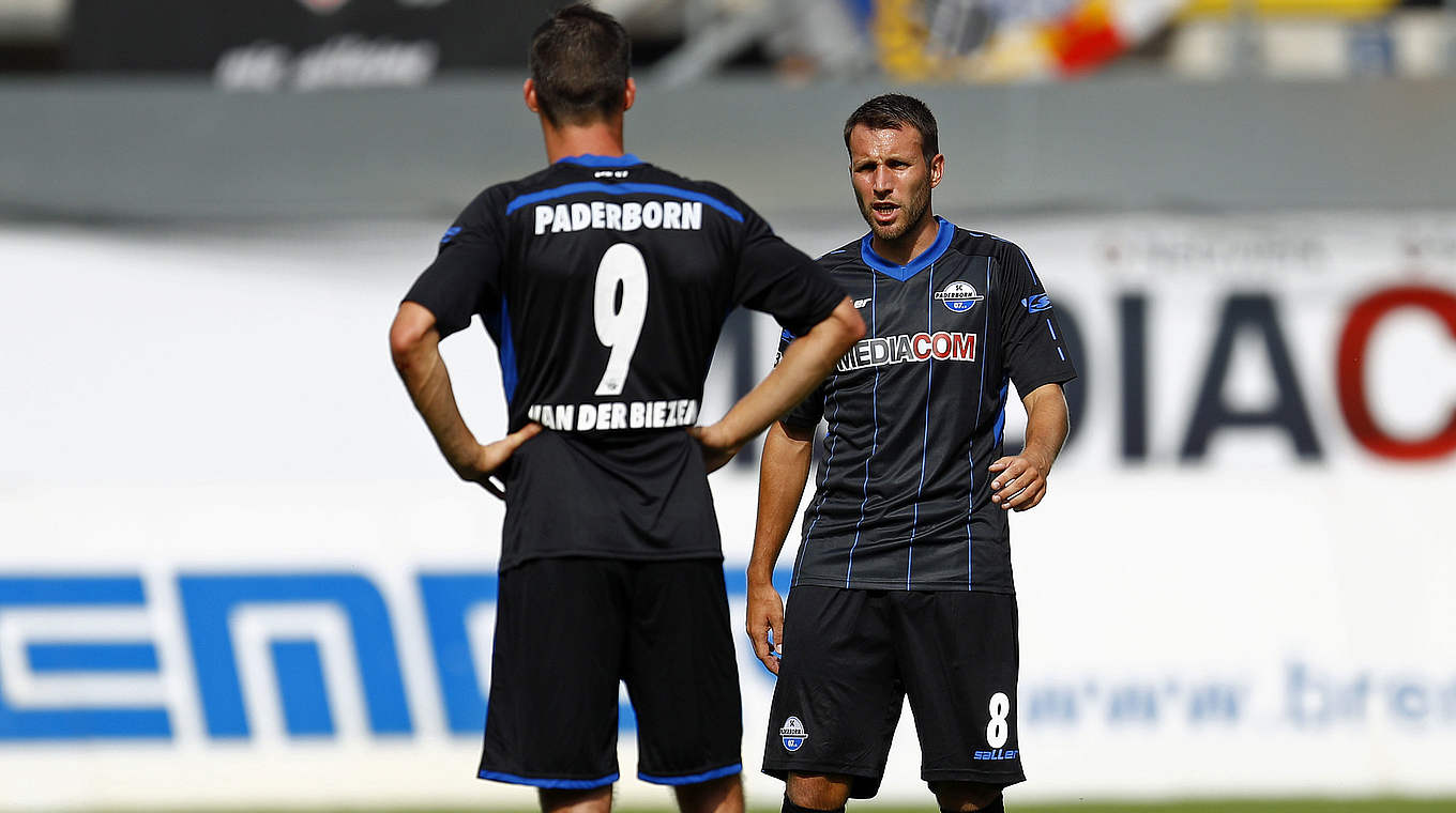 Wartet seit elf Spielen auf den nächsten Treffer: Paderborns Koen van der Biezen (l.) © 2016 Getty Images