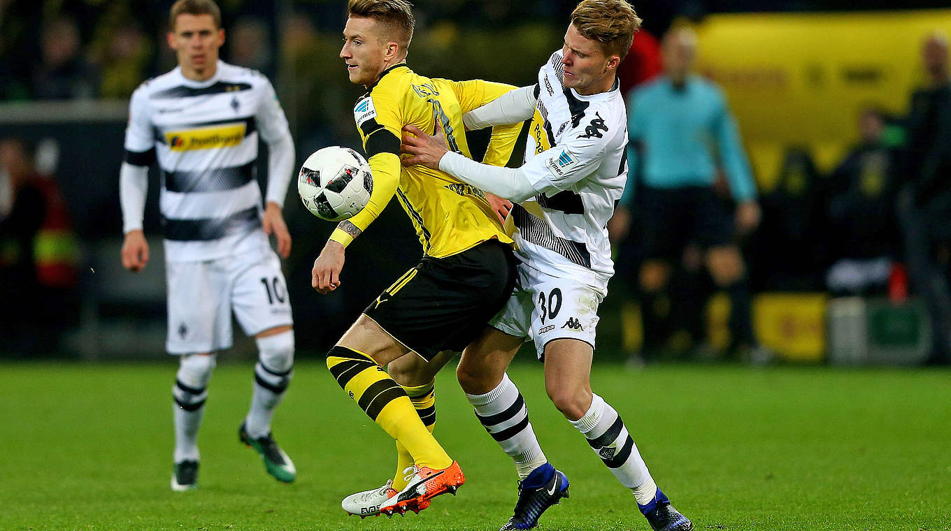 Reus tussles with Gladbach's Nico Elvedi. © 2016 Getty Images