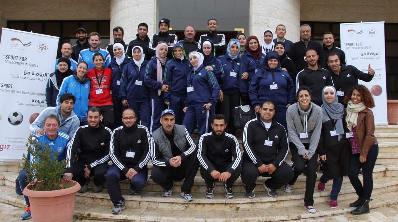 Zwölf Sportlehrerinnen und 14 Sportlehrer nahmen am Workshop in Amman teil © DFB
