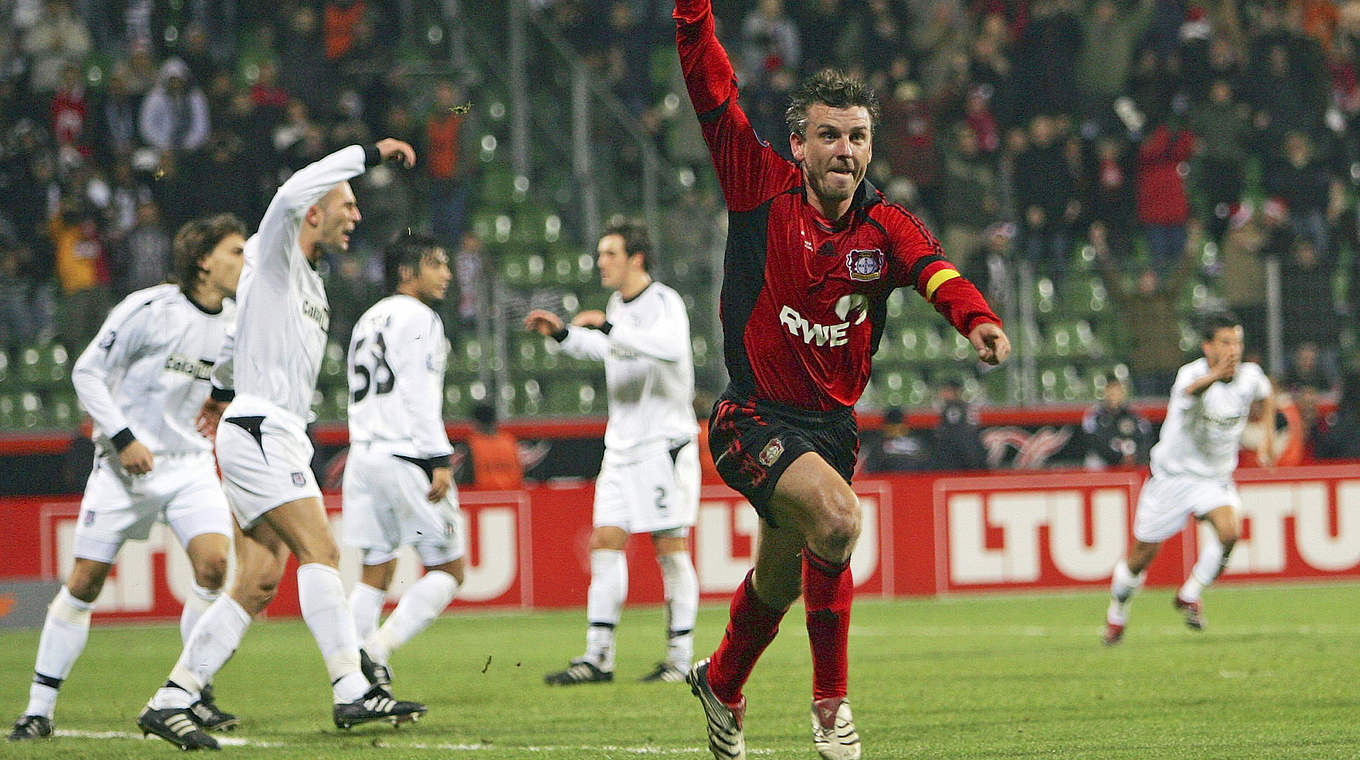 UEFA-Pokal: Bernd Schneider bejubelt seinen Treffer gegen Besiktas Istanbul © 2006 Getty Images