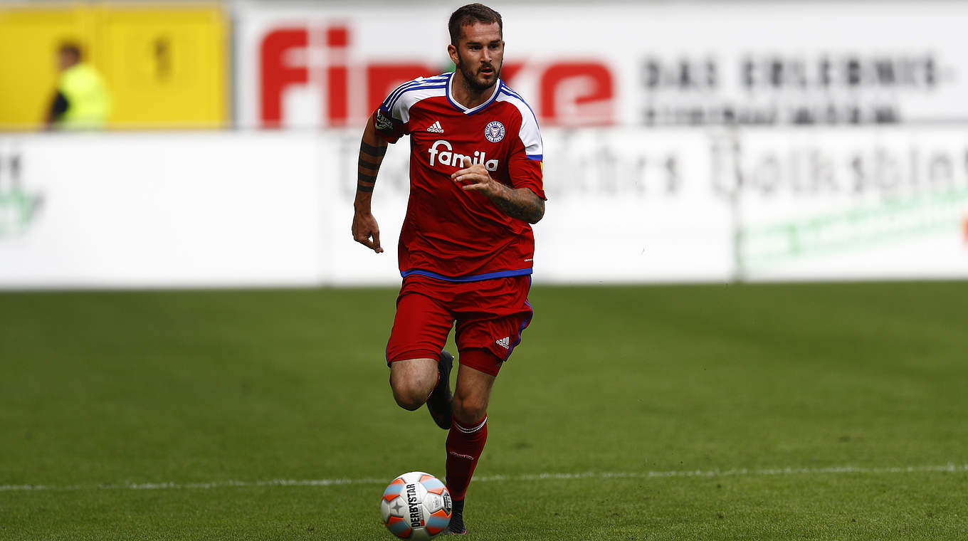 Fehlt Holstein Kiel wegen Rotsperre für zwei Spiele: Innenverteidiger Dominik Schmidt  © 2016 Getty Images