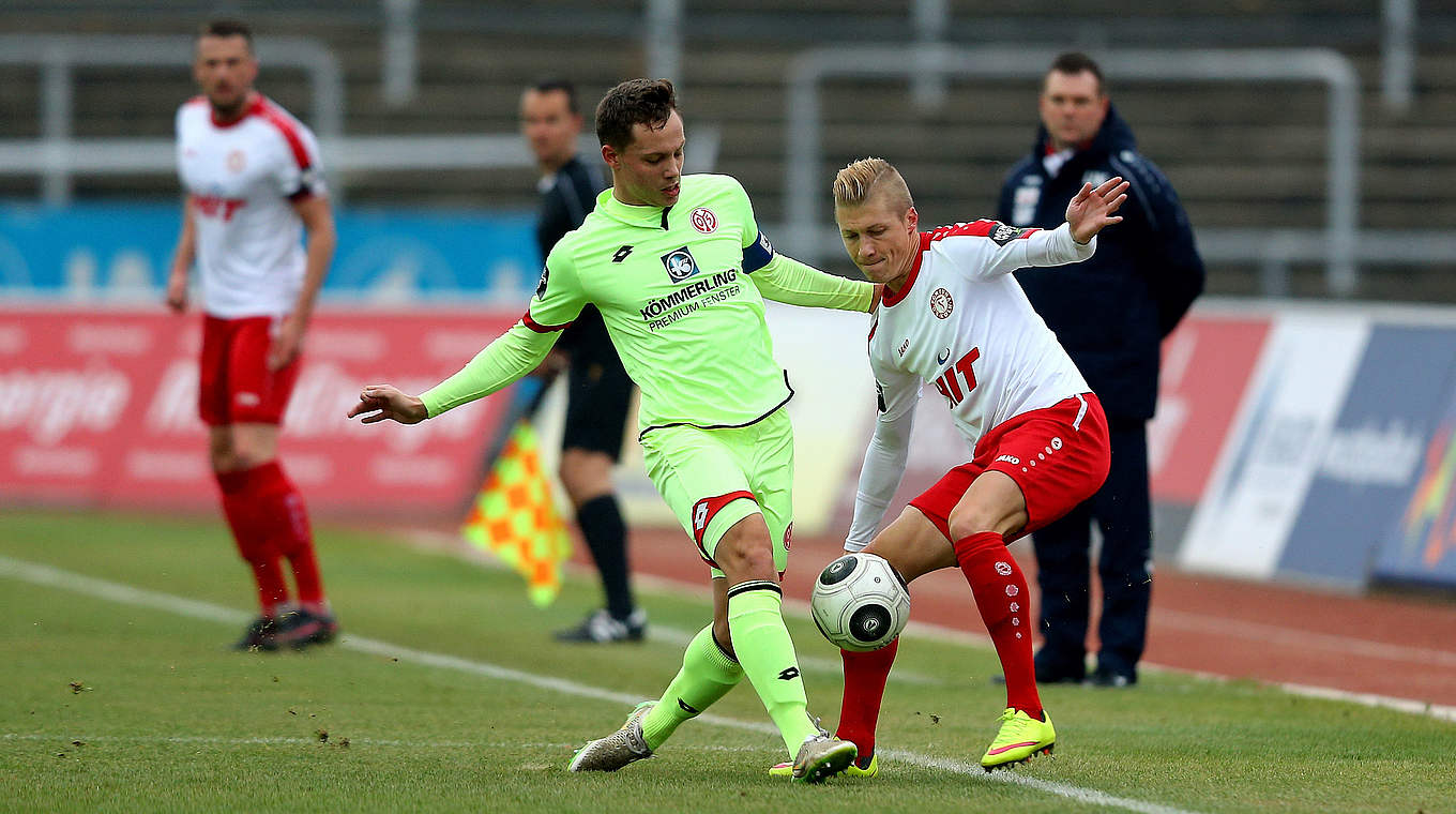 Als Tabellenletzter ins neue Jahr: Ihrig (v.) und Mainz II unterliegen Fortuna Köln mit 0:1 © 2016 Getty Images