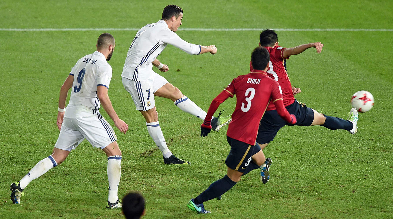 Einer von drei Streichen im Finale gegen die Kashima Antlers: Real-Star Ronaldo (2.v.l.) © AFP/Getty Images