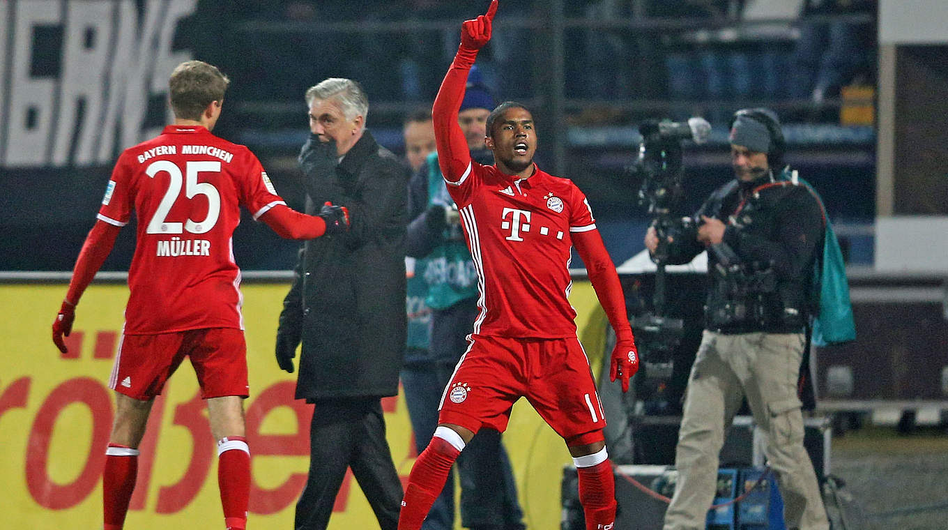 Matchwinner Douglas Costa wins it for Bayern. © 2016 Getty Images