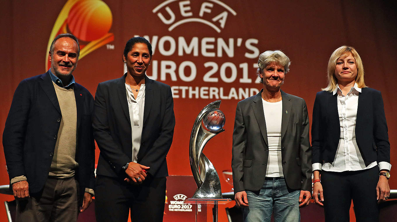 Bei der EM Gruppengegner: Cabrini, Bundestrainerin Jones, Sundhage und Fomina (v.l.) © 2016 Getty Images