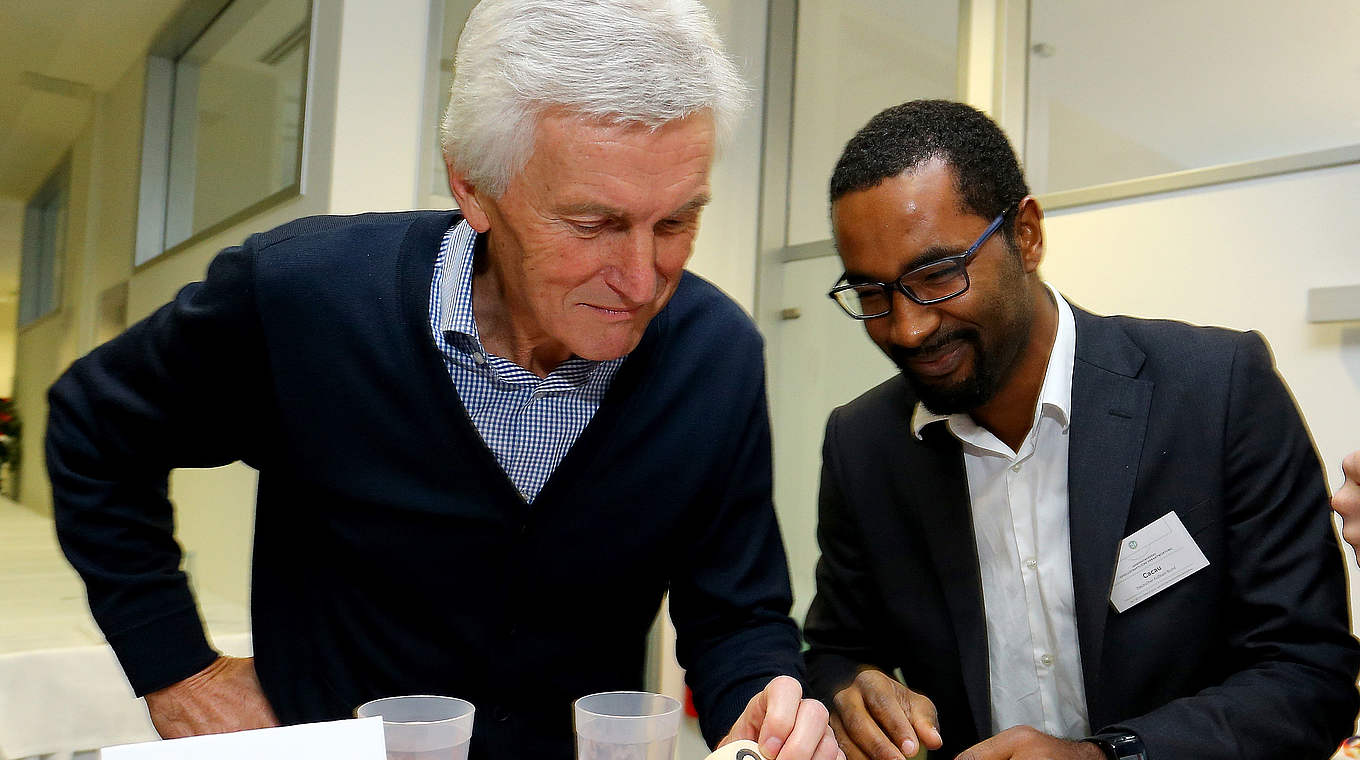 Cacau (r.) mit Eugen Gehlenborg: "Ich freue mich auf diese Aufgabe" © 2016 Getty Images