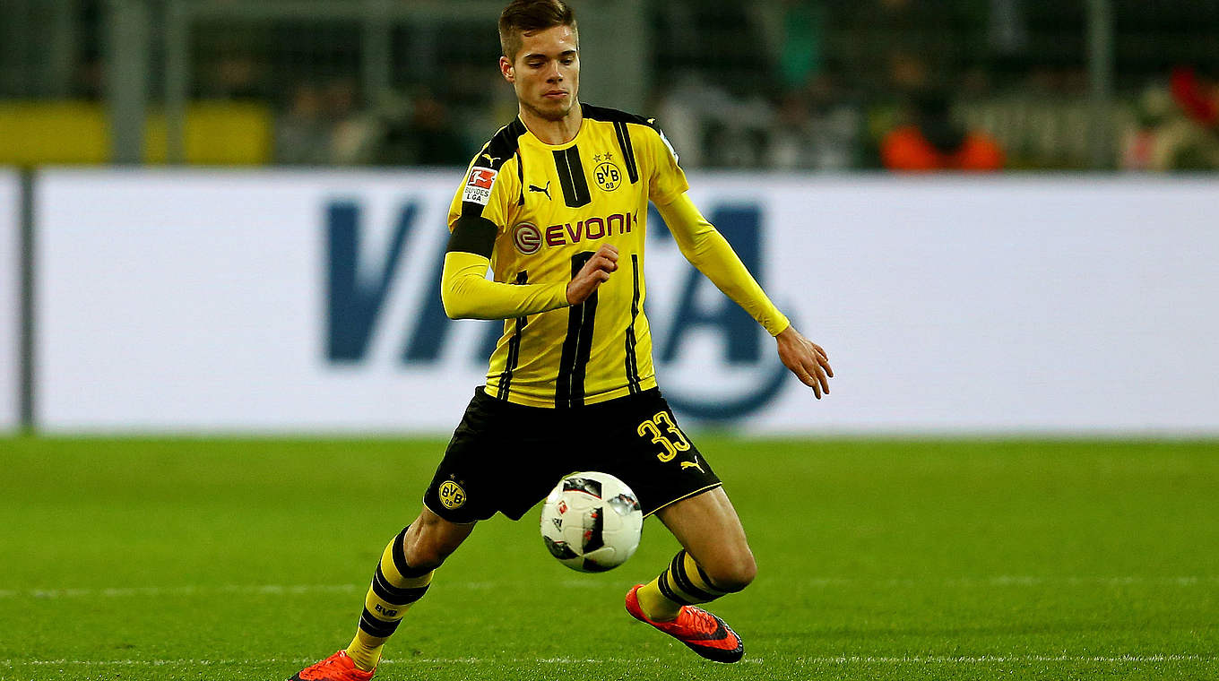 Julian Weigl has extended his contract with BVB until at least 2021.  © 2016 Getty Images