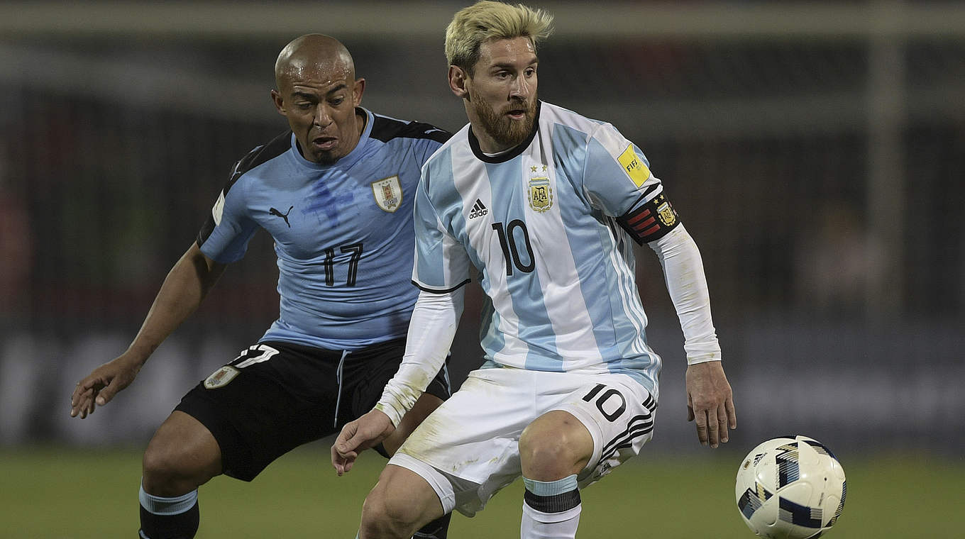 Argentinien ist Mannschaft des Jahres: Superstar Lionel Messi (r.) © This content is subject to copyright.