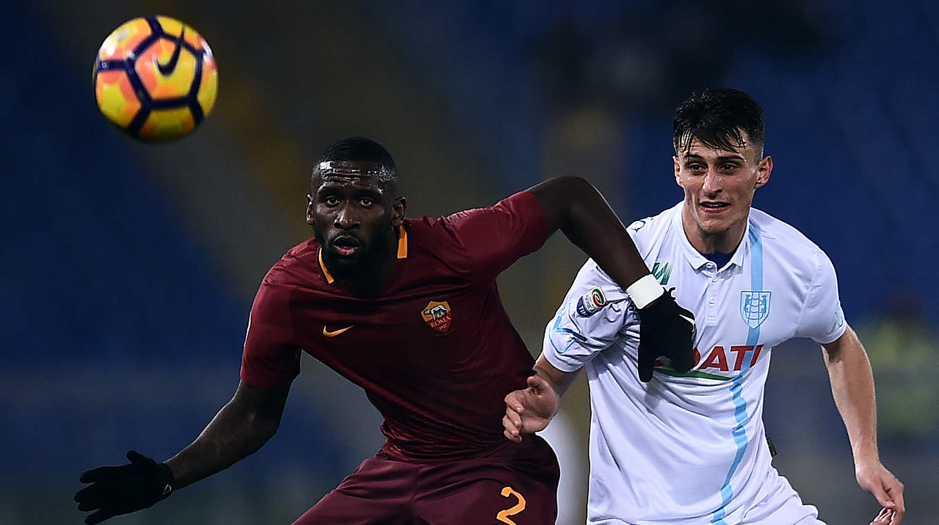 Feiert mit der Roma den 12. Saisonsieg: Antonio Rüdiger (l.) © 2016 Getty Images