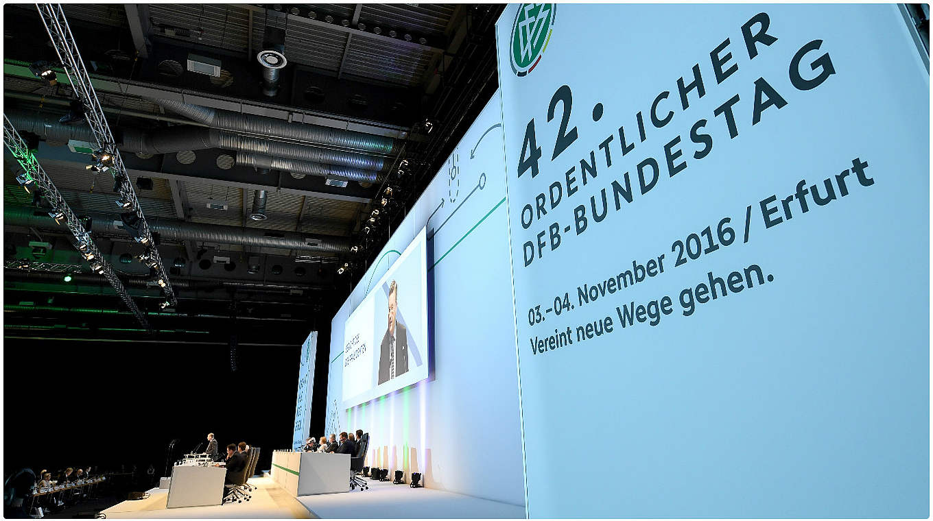 Viele Inhalte, viele Gespräche: der 42. DFB-Bundestag in Erfurt © 2016 Getty Images