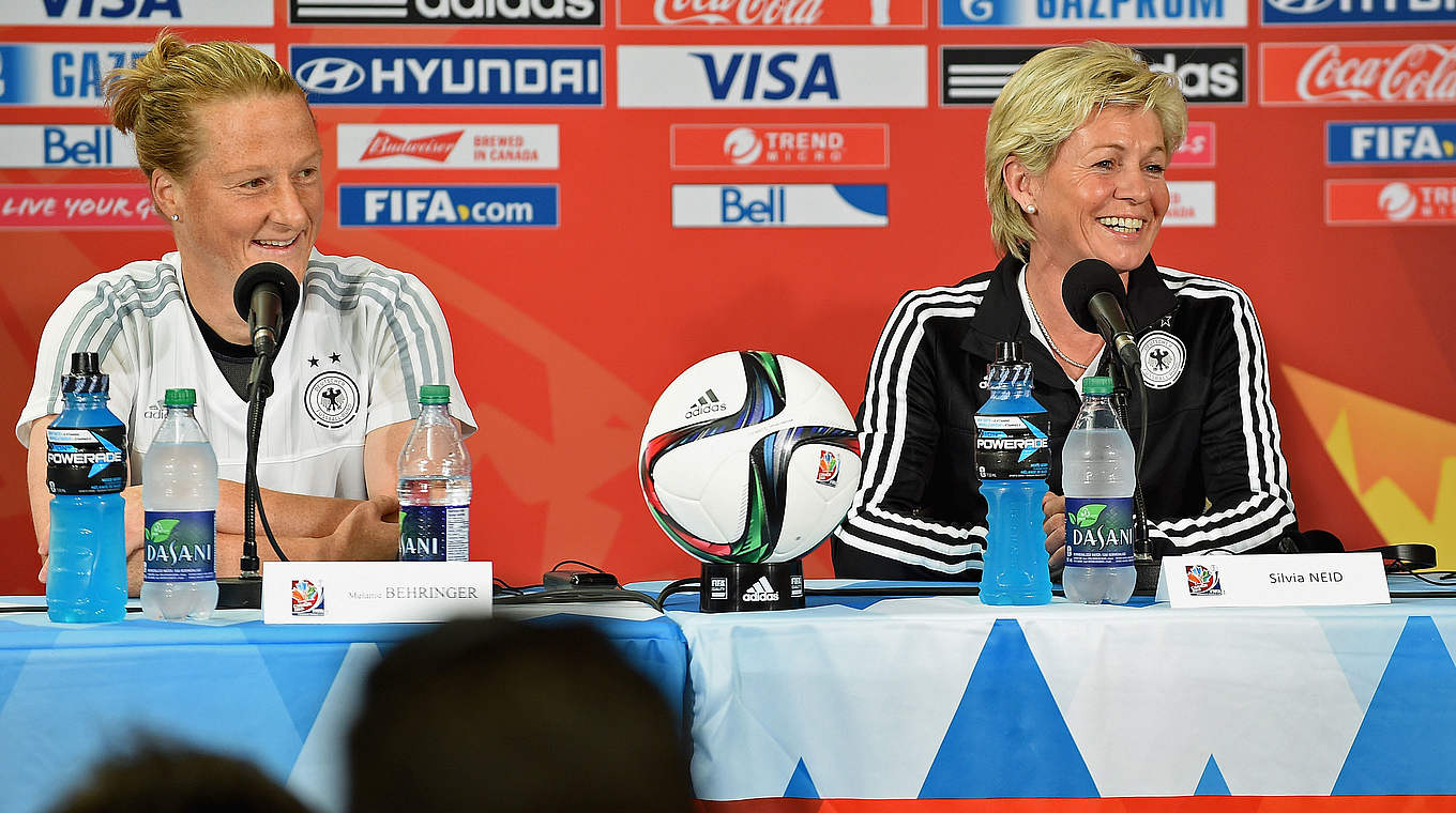 Melanie Behringer (l.) und Silvia Neid: Weitere Ehrungen nach dem Ende im DFB-Team? © 2015 Getty Images
