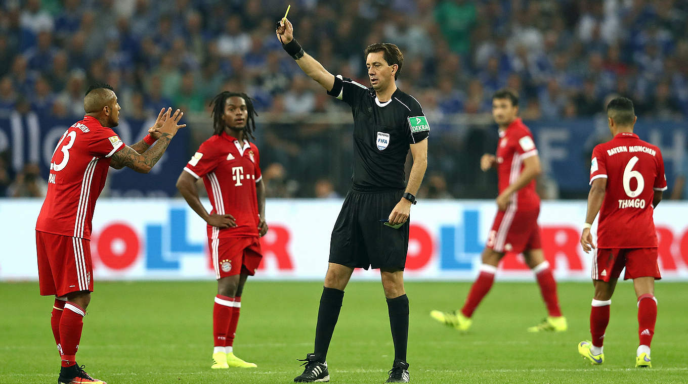 Leitet in Freiburg sein 212. Bundesligaspiel: FIFA-Referee Manuel Gräfe aus Berlin © 2016 Getty Images