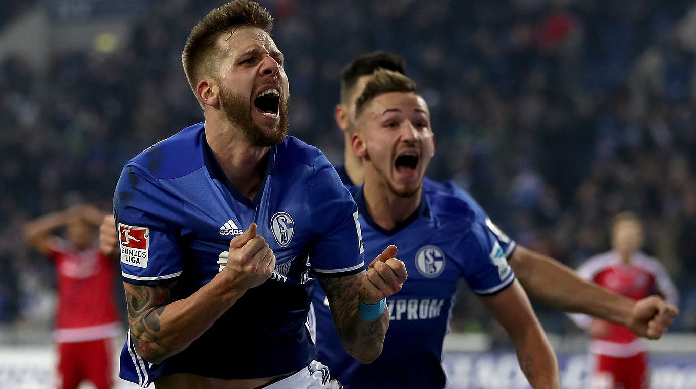 Perfekter Einstand: Burgstaller erzielt in seinem ersten Spiel für Schalke das Siegtor © 2017 Getty Images
